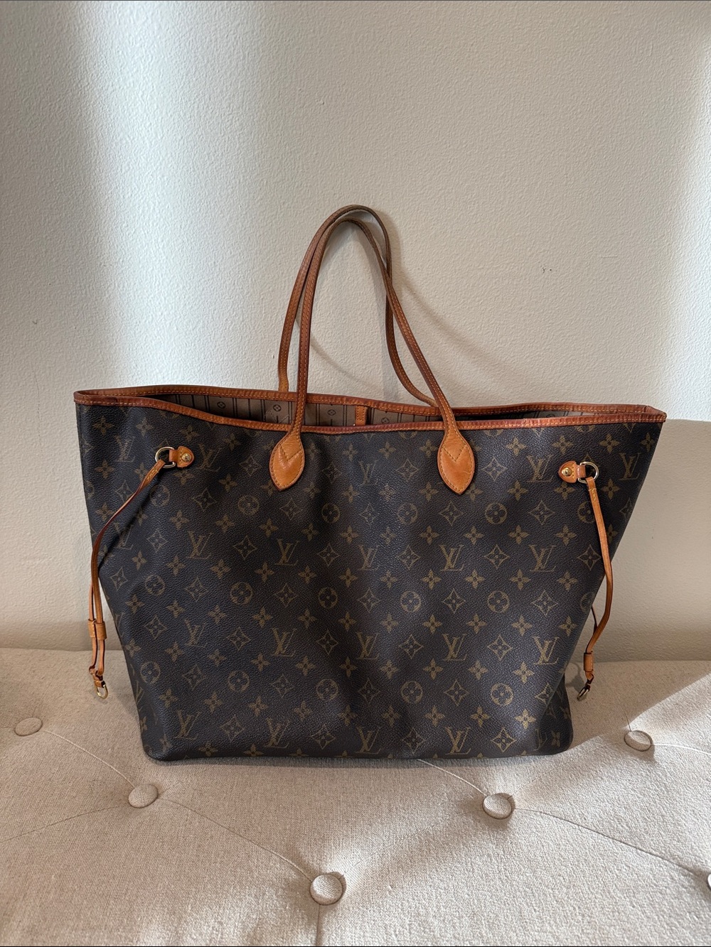 Louis Vuitton GM Neverfull tote